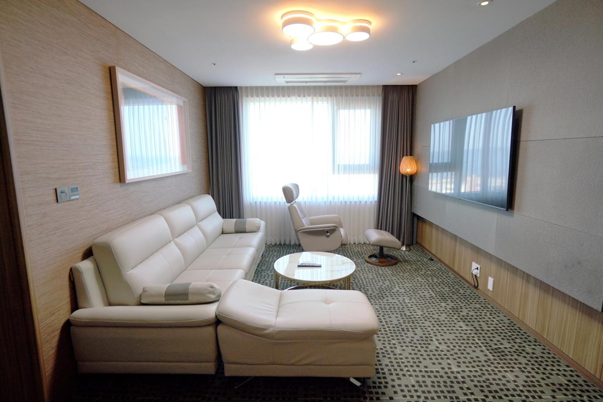 Grabel Hotel Jeju Bagian luar foto